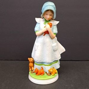 Vintage 1981 "Hollie Hobbie" fine porcelain figure with her cat and kittens